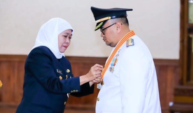
					NAIK KELAS: Gubernur Khofifah saat prosesi pelantikan Timbul Prihanjoko sebagai Bupati Probolinggo. (foto: IG khofifah.ip)