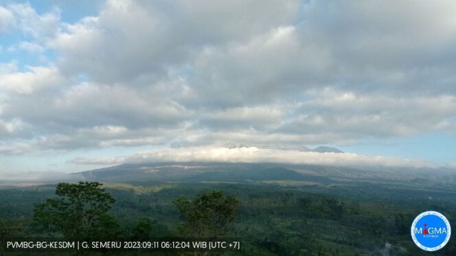 
					Selama 24 Jam, Gunung Semeru Alami 49 Letusan