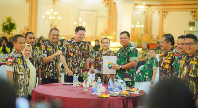 
					KONSOLIDASI: Pengurus PC GM FKPPI se-Jatim bertemu dengan Pangdam V Brawijaya, Mayjen TNI Farid Makruf. (foto: istimewa)