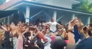 Heboh! Tiga Perempuan Berbaju Seksi di Lumajang Joget Pargoy Depan Musholla