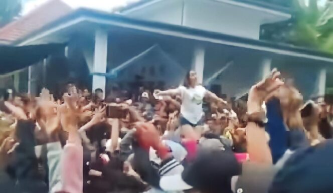 
					Foto: Tangkapan layar video joget Pargoy di Pasrujambe, Lumajang. 