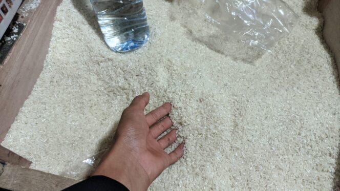 
					MAHAL: Harga beras di Kabupaten Lumajang mahal dan dikeluhkan masyarakat. (foto: Asmadi).