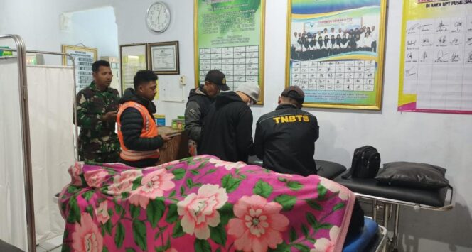 
					MENINGGAL: Jenazah Adi Kusno saat berada di Puskesmas Tosari, Kabupaten Pasuruan. (foto: Moh. Rois)