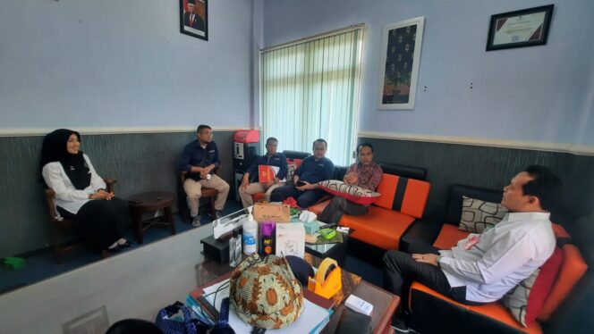 
					Diskominfo Kabupaten Lumajang saat menerima kunjungan dari KI Provinsi Jawa Timur.
