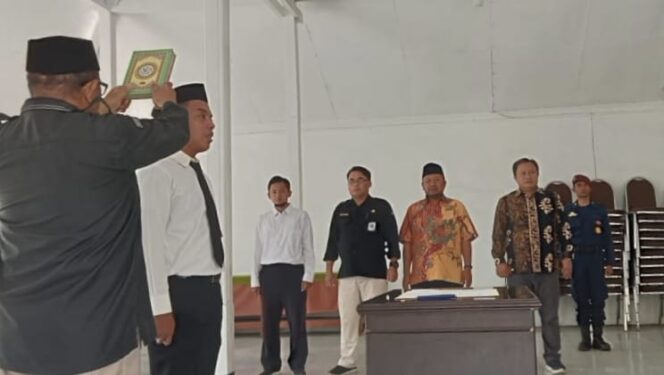 
					PAW: KPU Kabupaten Probolinggo saat melantik badan ad hoc hasil PAW, beberapa waktu lalu. (foto: dok)