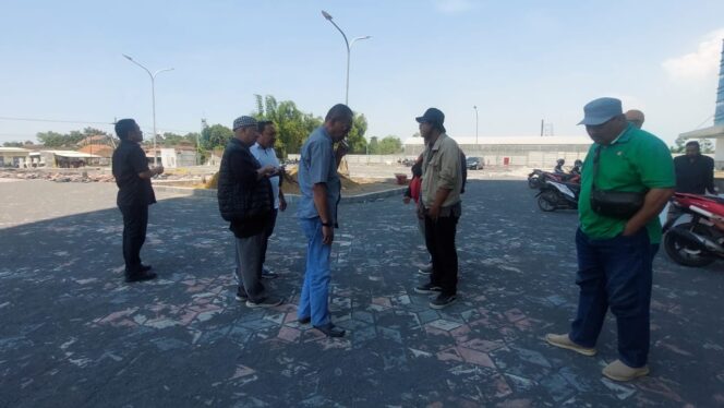 
					Komisi III DPRD Kota Probolinggo menggelar sidak Rumah Sakit Ar-Rozy.