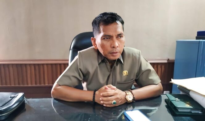 
					Wakil Ketua DPRD Kabupaten Lumajang, Bukasan. (foto: Asmadi).