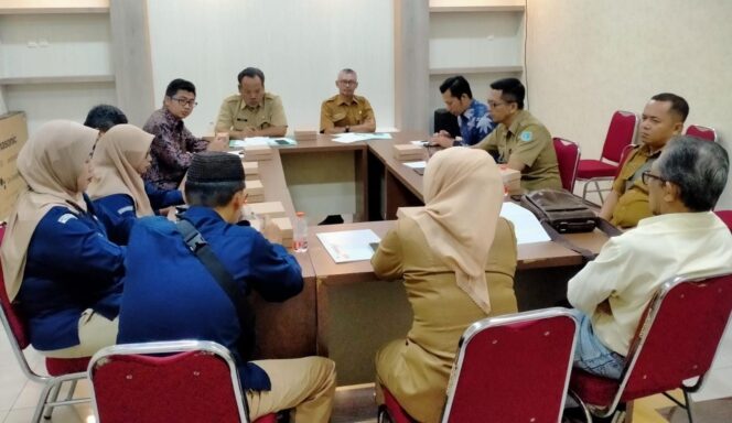 
					ALOT: Rapat antara Bakesbangpol, KPU dan Bawaslu soal dana hibah pemilu 2024 buntu. (Foto: istimewa)