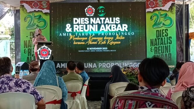 
					MOTIVASI: Ning Lia saat memberikan suntikan motivasi dalam Dies Natalis ke-23 dan Reuni Akbar AMIK TARUNA Probolinggo. (foto: istimewa).