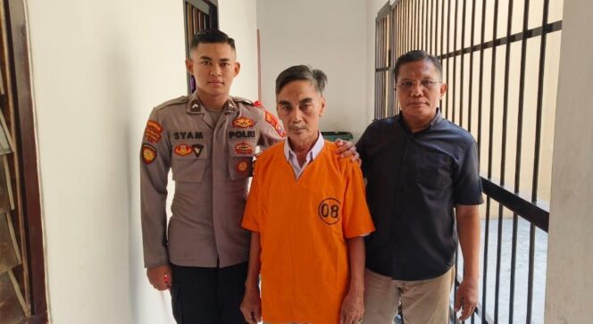 
					BEJAT: Kakek tersangka pencabulan anak dibawah umur dibekuk petugas Satreskrim Polres Probolinggo Kota. (foto: Humas Polres Probolinggo Kota).