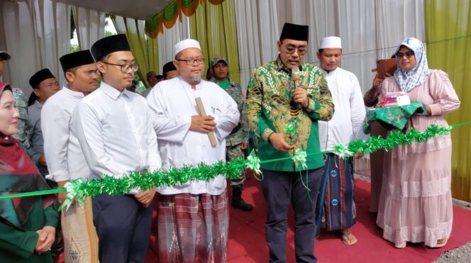
					POSKO RELAWAN AMIN: Asiten Pelatih Timnas AMIN, Jazilul Fawaid, meresmikan Posko Relawan AMIN di Pajarakan, Probolinggo. (foto: Ali Ya'lu).