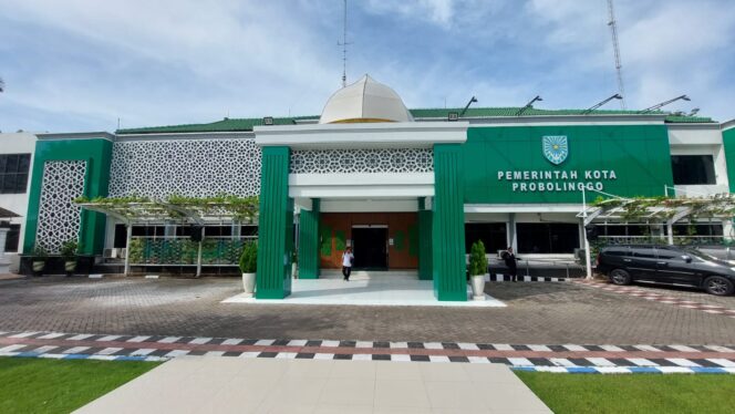 
					Kantor Pemerintah Kota (Pemkot) Probolinggo di Jl. Panglima Sudirman. (foto: Hafiz Rozani).