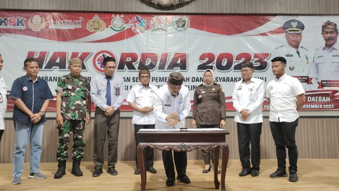 
					HAKORDIA: Pemerintah Kabupaten (Pemkab) Probolinggo menggelar peringatan Hari Anti Korupsi Sedunia (Hakordia) 2023. (foto: Ali Yak'lu)