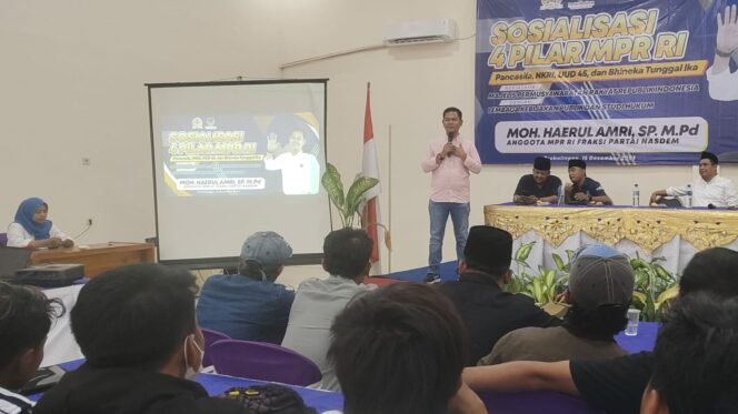 
					SOSIALISASI: Anggota DPR-RI Komisi X, M. Haerul Amri, saat sosialisasikan 4 pilar kebangsaan. (foto: Ali Ya'lu).