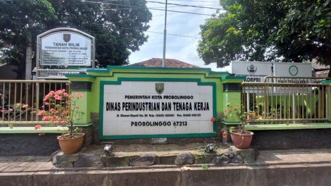 
					Kantor Disperinaker Kota Probolinggo. (foto: Hafiz Rozani)
