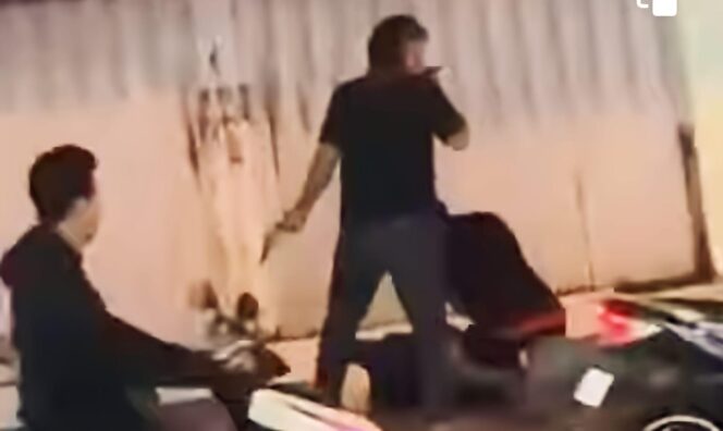 
					Tangkapan layar video penangkapan pelaku oleh anggota Polres Pasuruan.