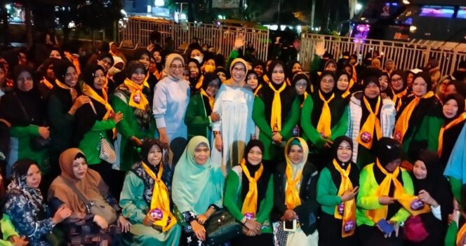 
					Ratusan kader PC Muslimat NU Kabupaten Lumajang bertolak ke Jakarta untuk memeriahkan Harlah Muslimat ke-78. (foto: Asmadi).