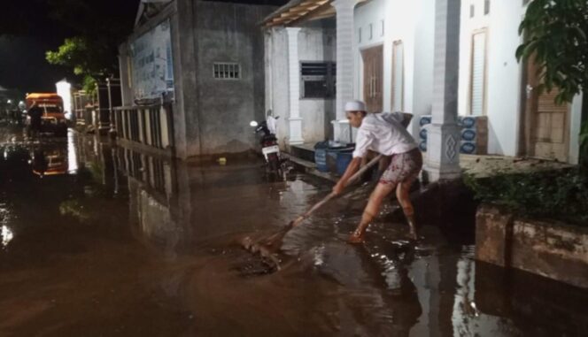 
					SEMPAT PANIK: Kondisi Desa Prodo pasca diterjang banjir bandang. (foto: Moh. Rois).
