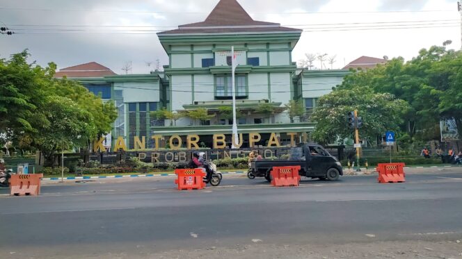 
					KANTOR BUPATI: Sejumlah Eselon III mulai mendaftar untuk mengikuti Selter Eselon II Pemkab Probolinggo. (Foto: Ali Ya'lu)