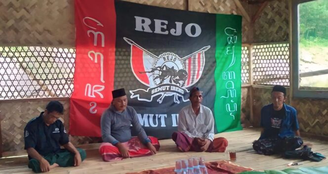 
					CINTA DAMAI: Paguyuban Petani dan tokoh masyarakat Lumajang ajak warga ciptakan pemilu damai. (foto: Asmadi).