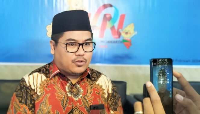 
					SOROTI PERIZINAN: Ketua Kadin Lumajang, Agus Setiawan, meminta pemkab setempat mempermudah perizinan agar kran investasi lancar. (foto: Asmadi)