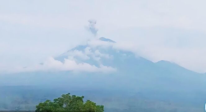 
					Kondisi Gunung Semeru di Lumajang pasca mengalami letusan. (foto: Asmadi).