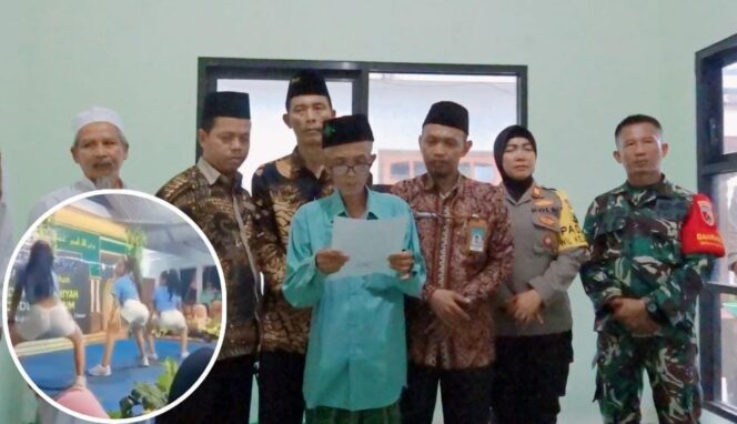 
					MINTA MAAF: Permintaan maaf Kepala MI Raudlatul Ulum, Busyairi, di kantor MWC NU Kejayan didampingi tokoh agama, Kapolsek dan Camat. (foto: Moh. Rois).