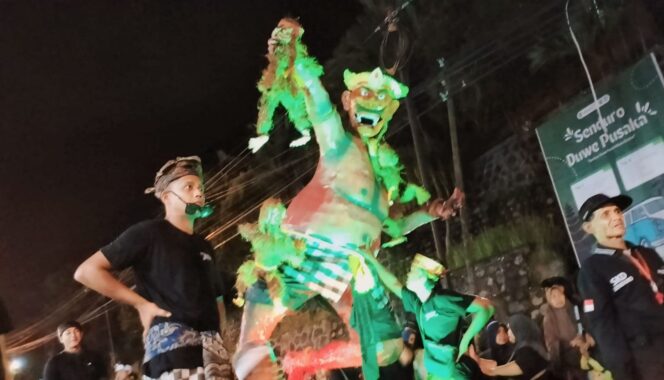 
					SIMBOL TOLERANSI: Pawai Ogoh-ogoh di Lereng Semeru Lumajang jadi simbol kuatnya toleransi antar umat beragama di kawasan tersebut. (foto: Asmadi).