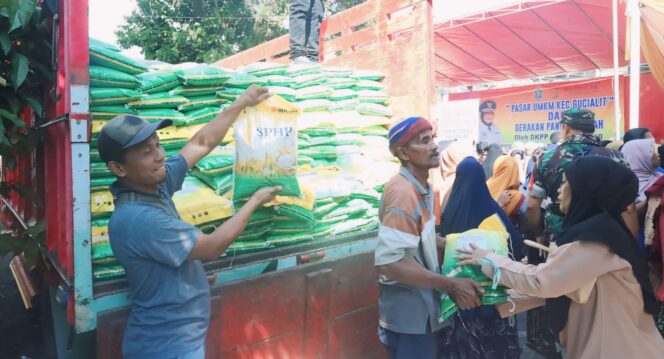 
					PASAR MURAH: Operasi pasar yang dilakukan oleh Pemkab Lumajang beberapa waktu lalu. (foto: dok).