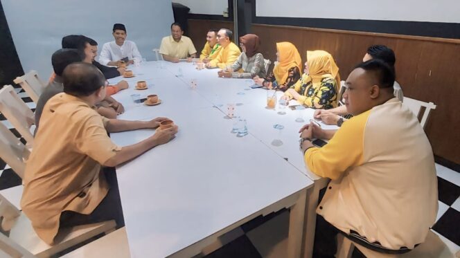 
					SILATURAHMI POLITIK: Suasana pertemuan DPD Partai Golkar dan DPD PKS Kota Probolinggo. (foto: Hafiz Rozani).