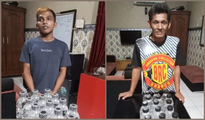 
					DIRINGKUS: Qiroatul Qodir (kanan) dan Fence Sufu Sefa, keduanya warga Desa Martapuro, Kec. Purwosari, Kab. Pasuruan, ditangkap polisi gara-gara menjual miras. (foto: Moh. Rois).