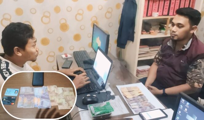 
					BANDAR TOGEL: Mukhammad Evendi (30) warga Desa Bulusari, Kec. Gempol, Kab. Pasuruan, saat diinterogasi polisi dengan barang bukti alat judi dan uang hasil judi togel. (foto: Moh. Rois).