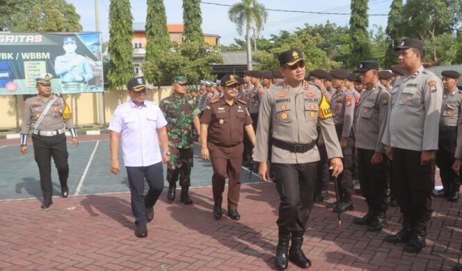 
					Apel Gelar Pasukan Operasi Kepolisian Terpusat (Ketupat) Semeru 2024 di lapangan Apel Mapolres Probolinggo, Rabu (3/4/2024).