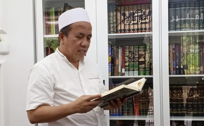 
					Pengasuh Pondok Pesantren Al-Yasini Areng-areng, Wonorejo, Pasuruan, H. Abdul Mujib Imron atau Gus Mujib. (foto: Moh. Rois).