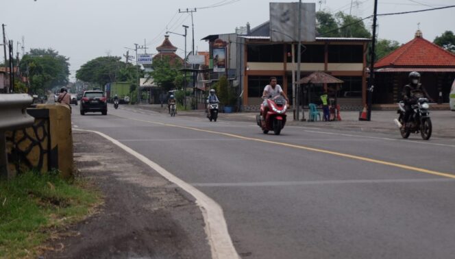 
					RAWAN: Jalur Pantura sepanjang Tongas - Pesisir yang merupakan titik rawan laka. (foto: Hafiz Rozani).