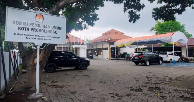 
					Kantor Komisi Pemilihan Umum (KPU) Kota Probolinggo. (foto: Hafiz Rozani).