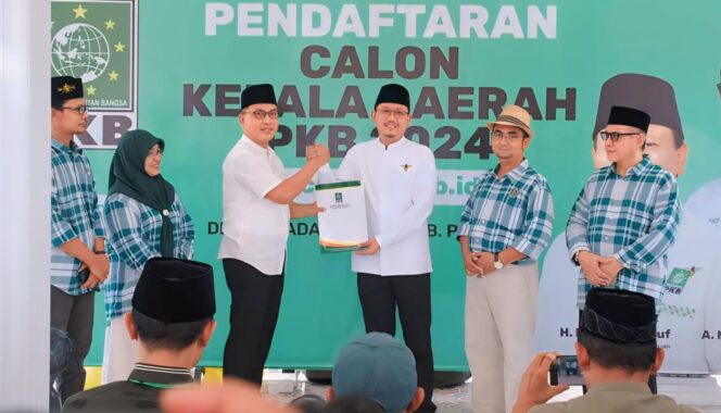
					BERKAH: M. Sudiono Fauzan atau Mas Dion, yang mendaftarkan diri sebagai Calon Bupati Pasuruan lewat PKB mengusung visi PASURUAN BERKAH. (foto: FB Mas Dion Channel).