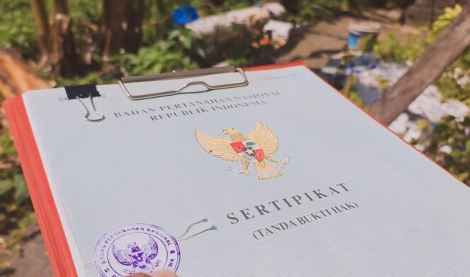 
					Ilustrasi sertifikat kepemilikan tanah. 