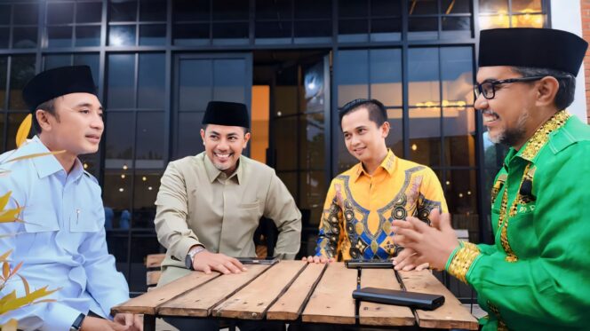 
					KOALISI: Dari kiri, Muhammad Zubaidi, Gus Haris, Oka Mahendra Jati Kusuma, Habib Mahdi. (foto: Ali Ya'lu).