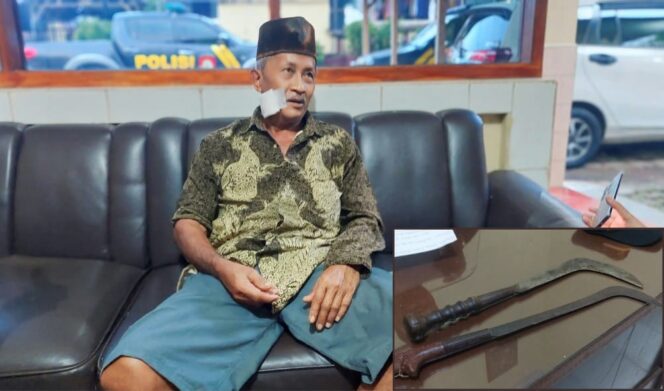 
					DENDAM: Suhar saat diamankan di Mapolsek Lumbang dan dua celurit yang digunakan untuk carok melawan Marto. (foto: Hafiz Rozani).