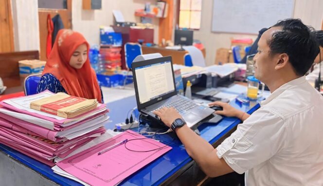 
					DITANGKAP: DS (24), warga Desa Sepuhgembol, Kecamatan Wonomerto, Kabupaten Probolinggo, ditangkap aparat Polres Probolinggo Kota atas kasus pencurian HP. (foto: Istimewa).
