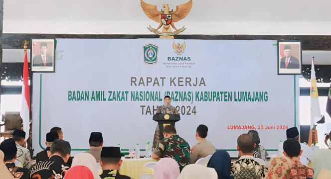 
					MOTIVASI: Pj Bupati Lumajang memberikan sambutan dalam acara Rapat Kerja (Raker) Badan Amil Zakat Nasional (Baznas) Kabupaten Lumajang, Selasa (25/6/24). (foto: Asmadi)