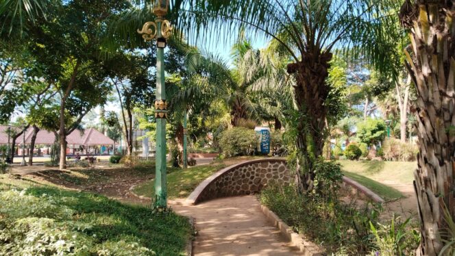 
					BAKAL DIPERCANTIK: Salah satu sudut Alun-alun Bangil yang bakal dipoles oleh Pemkab Pasuruan. (foto: Moh. Rois).
