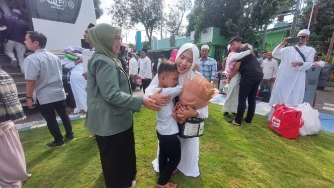 
					DATANG: Suasana kedatangan jamaah haji di kantor Pemkot Probolinggo. (foto: Hafiz Rozani).