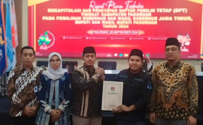 
					Rapat pleno terbuka KPU Kabupaten Pasuruan saat menetapkan DPT pemilih dalam Pilkada 2024. (Foto: Moh. Rois)