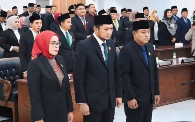 
					Pengambilan sumpah jabatan Ketua dan Wakil Ketua DPRD Lumajang.