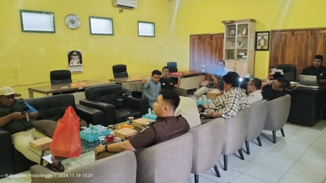
					Suasa pleno yang digelar bawaslu pada Selasa (19/11/2024).