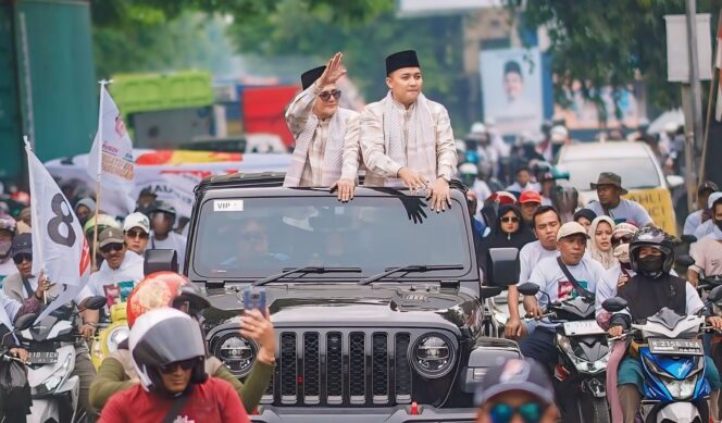 
					MENANG: Pasangan calon Bupati - Wakil Bupati Pasuruan  nomor urut 2, Rusdi Sutejo - Shobih Asrori saat hendak mendaftar ke KPU beberapa waktu lalu. (foto: masrusdiofficial).
