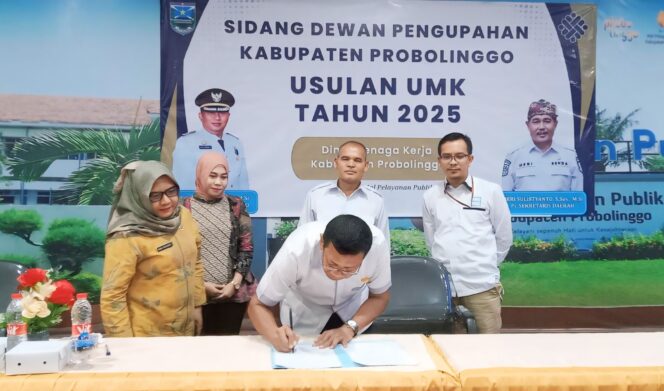 
					SEPAKAT: Dewan Pengupahan Kabupaten Probolinggo saat menyepakati besaran UMK tahun 2025. (foto: Istimewa).