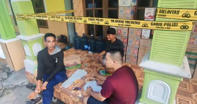 
					STERIL: Tempat Kejadian Perkara (TKP) dipasangi police line oleh aparat kepolisian. (foto: Moh. Rois)